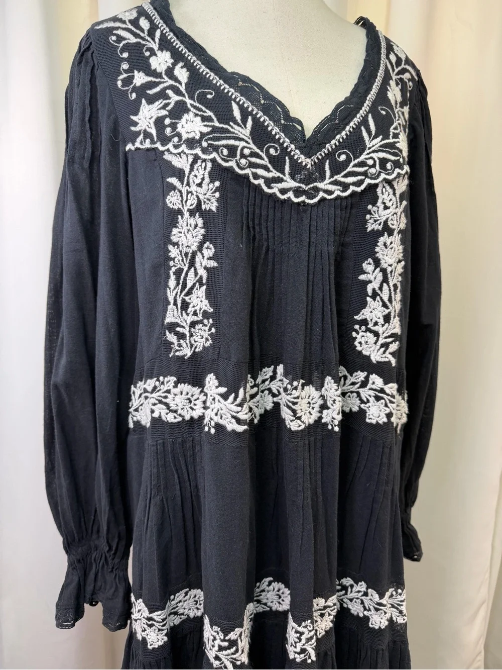 Anthropologie ‘Long-Sleeve Embroidered Pintuck Swing Mini Dress’ in Black Sz 1X